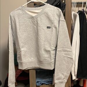 Fleo V Neck Crop Sweatshirt